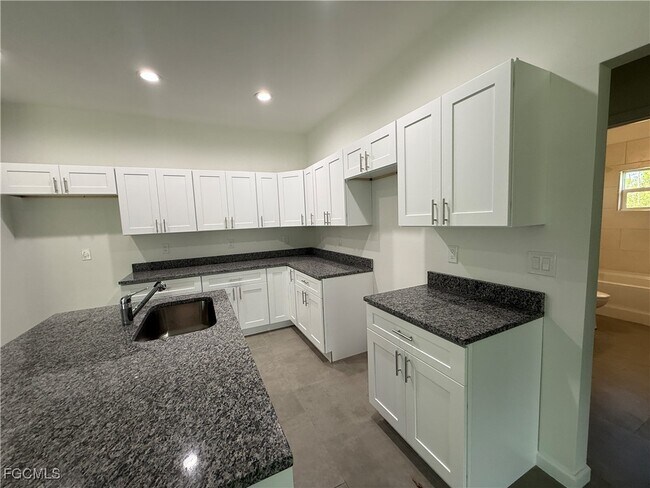 Foto del edificio - 443 Lampion Ave S