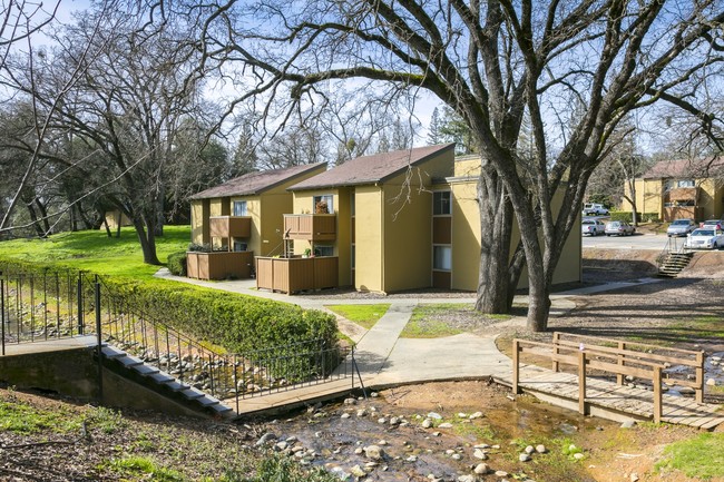 Building Photo - Woodridge East Apartments