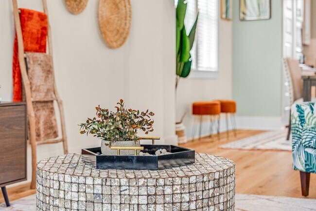 Building Photo - 6 Wilkes Rd