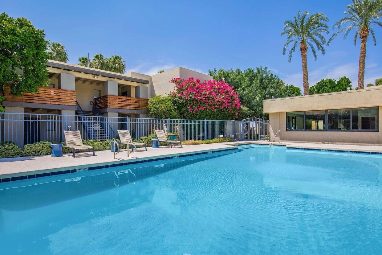 Foto principal - Palm Desert Apartments