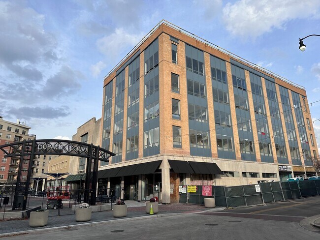 Foto del edificio - 40 Dupage Ct