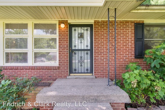 Foto del edificio - 858 Brook Hollow Rd