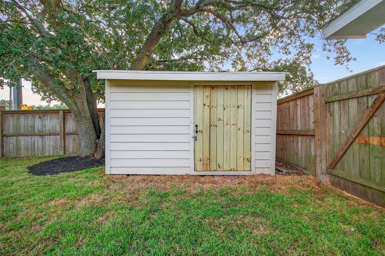 Foto del edificio - 19543 Quiet Brook Dr