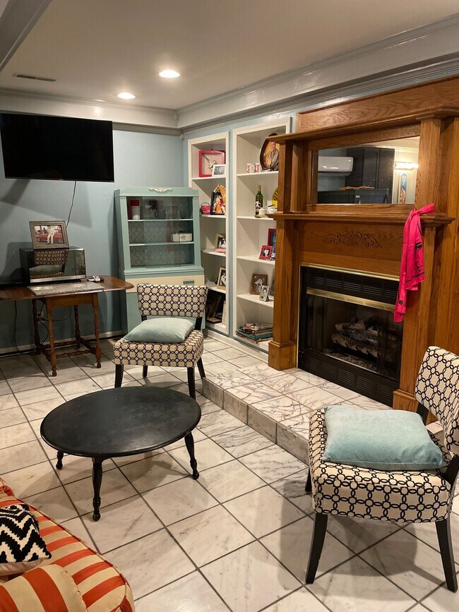 Building Photo - 175 Schools Dr