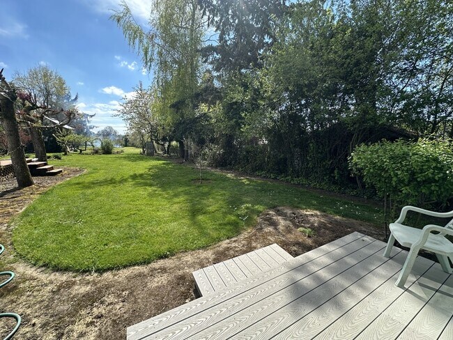 Foto del edificio - 795 E College St