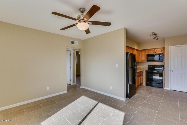 Foto del edificio - 3308 N 66th Pl