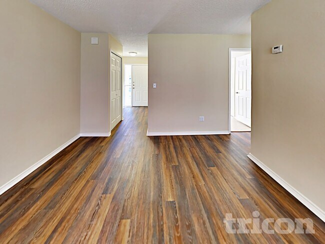 Foto del edificio - 8415 Glen Echo