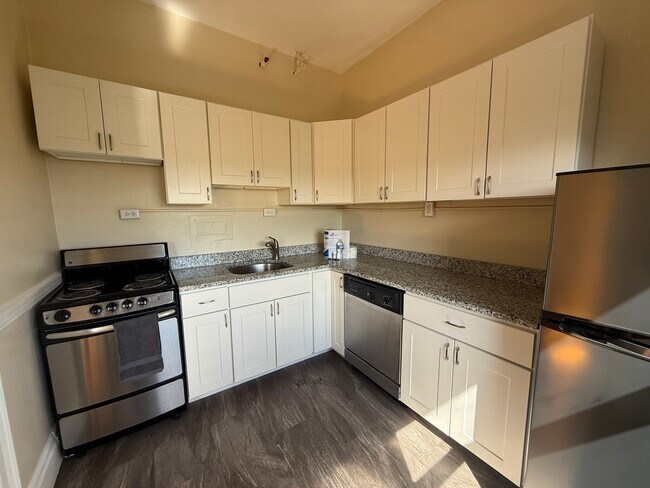 Foto del edificio - 1402 Beacon St