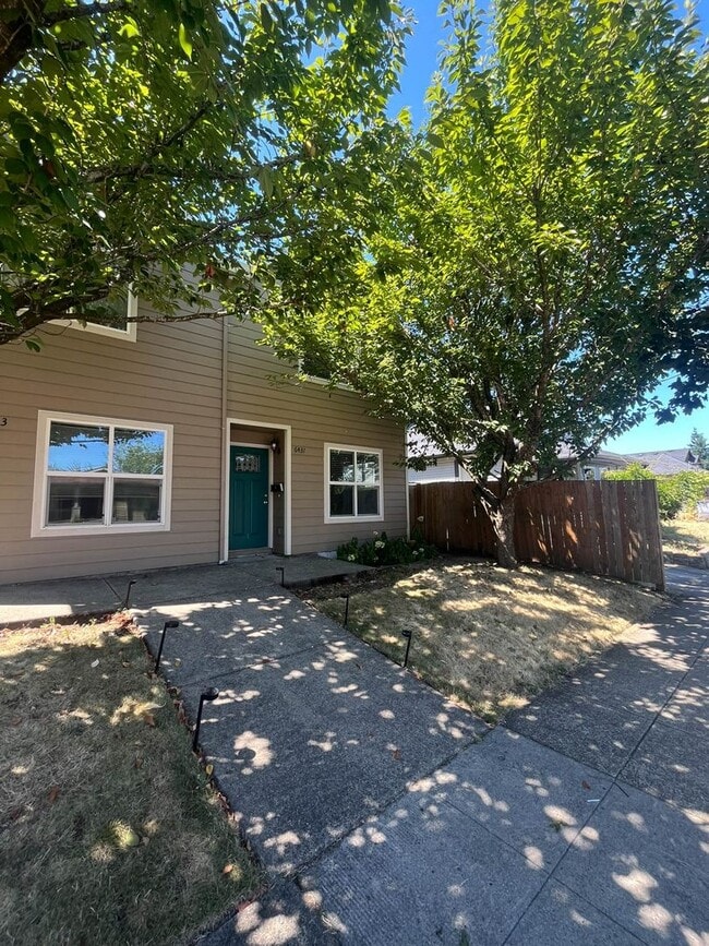 Building Photo - 6431 SE 83rd Ave