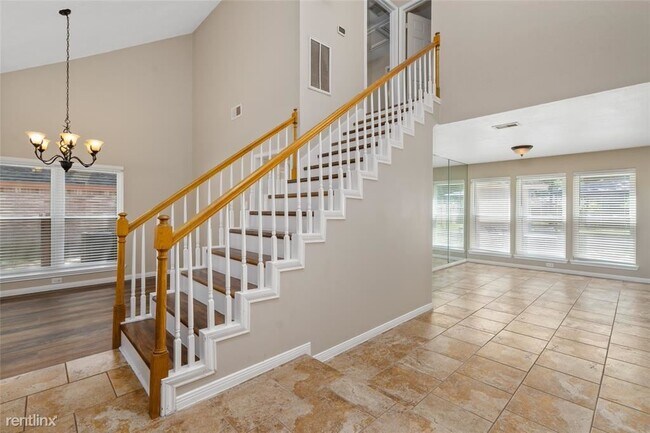 Building Photo - 3 br, 2.5 bath House - 15618 Lago Villa Dr