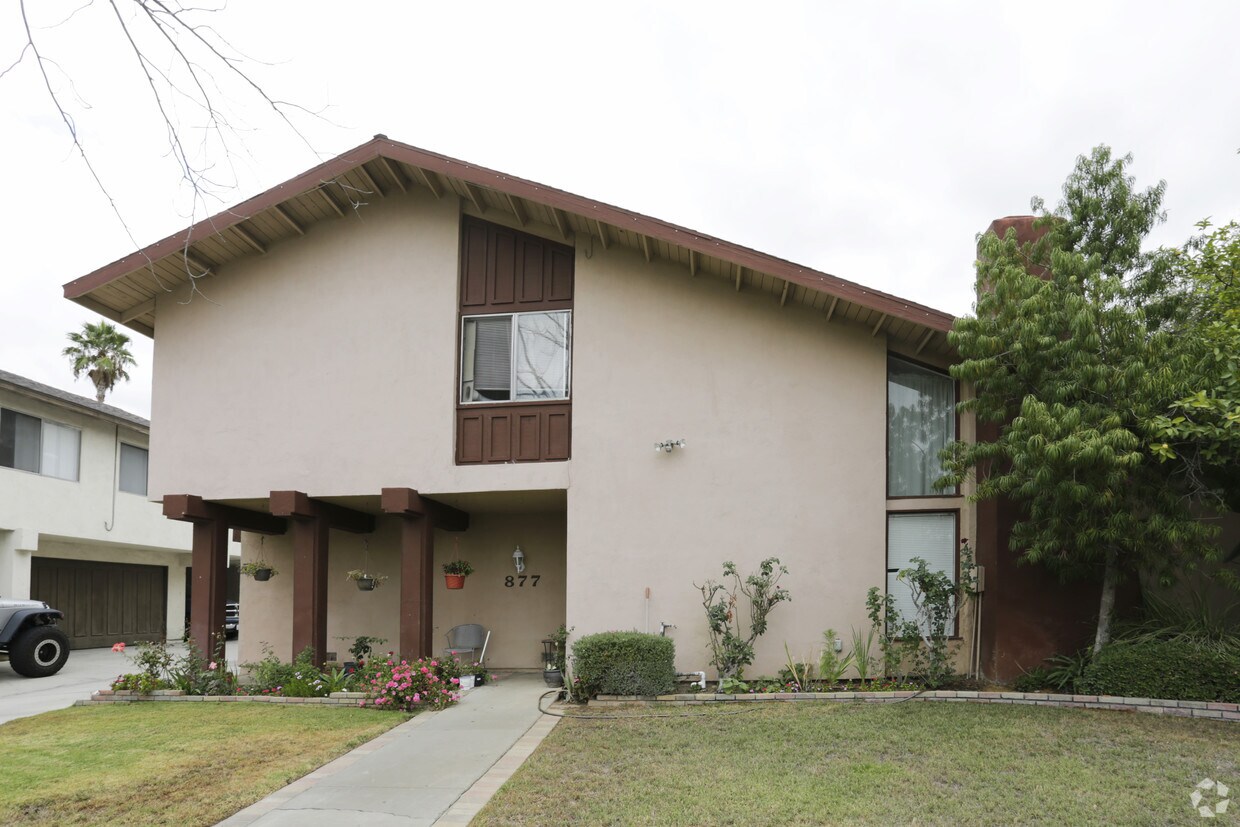 Building Photo - 877 N Adele St