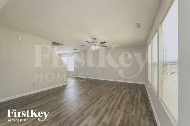 Building Photo - 7233 Fox Point Dr
