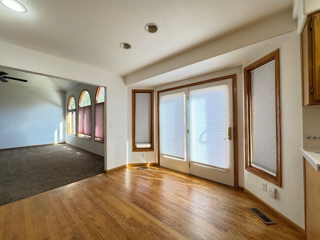 Foto del edificio - Spacious home in English Ranch