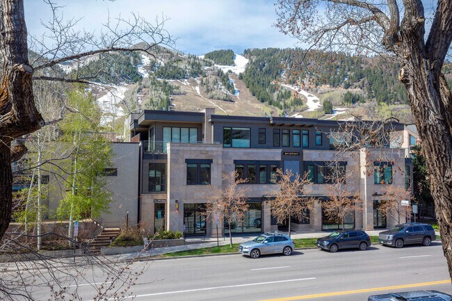 Building Photo - 600 E Main St
