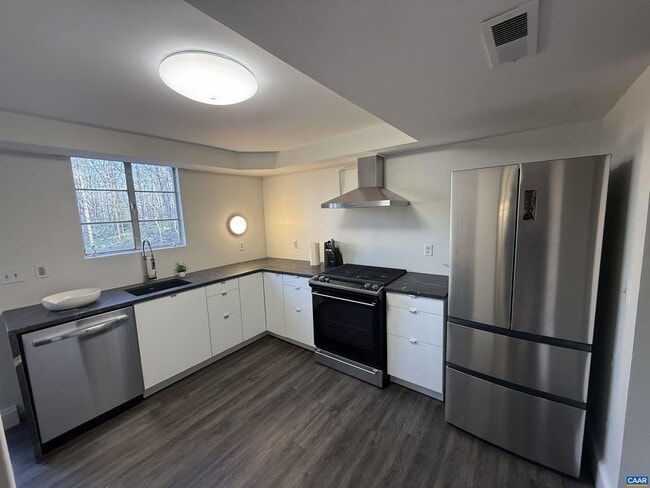 Foto del edificio - 2709 Eton Rd