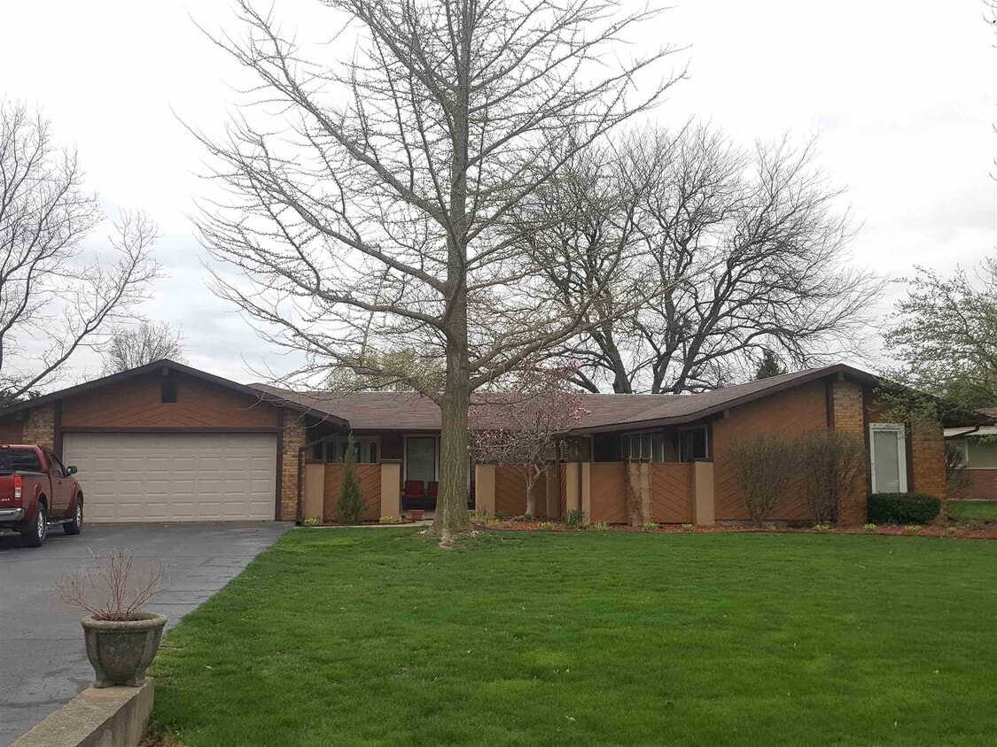 4523 E Fairway Ct, Monticello, IN 47960 House Rental in Monticello