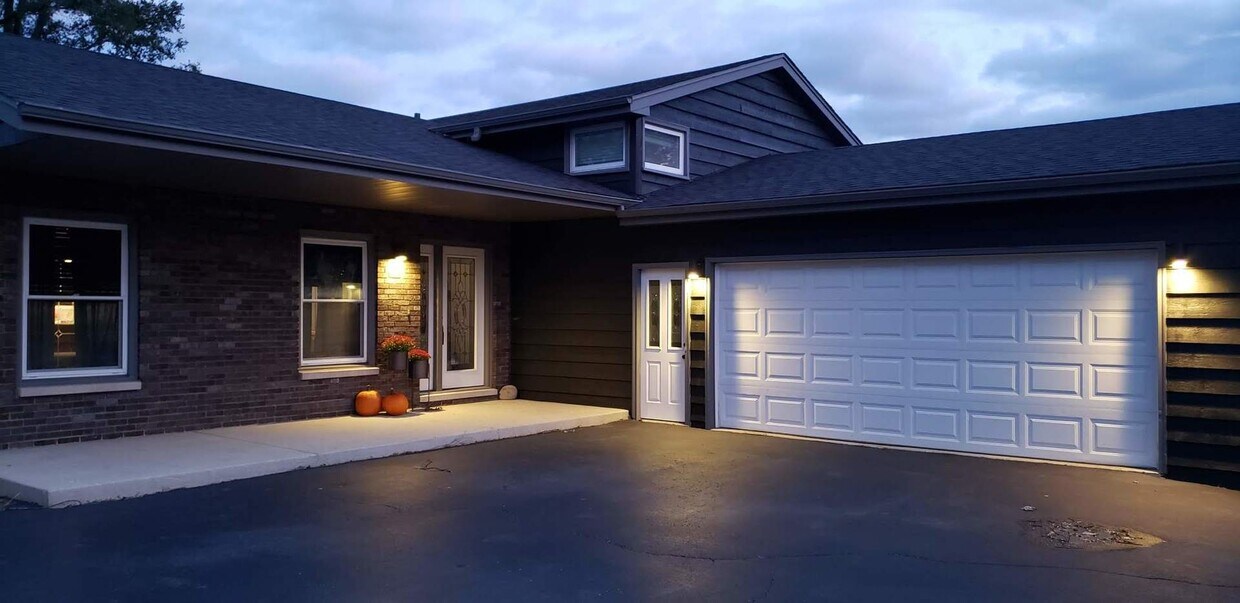 0S731 Cleveland St, Winfield, IL 60190 House Rental in Winfield, IL