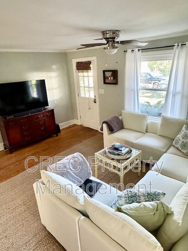 Building Photo - 2211 Ramsay St