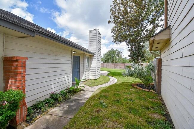 Foto del edificio - 16186 Golden Sands Dr