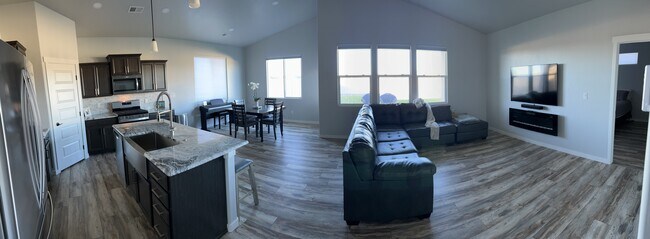 Foto del edificio - 2464 Apex Ave