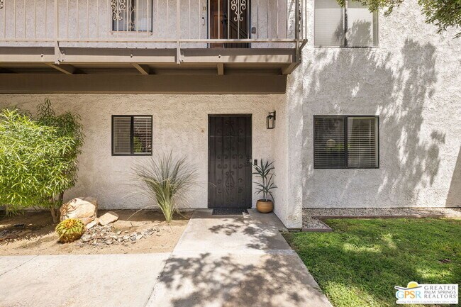 Foto del edificio - 2230 S Palm Canyon Dr