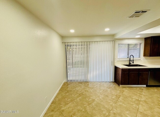 Foto del edificio - 2730 E Ave K4