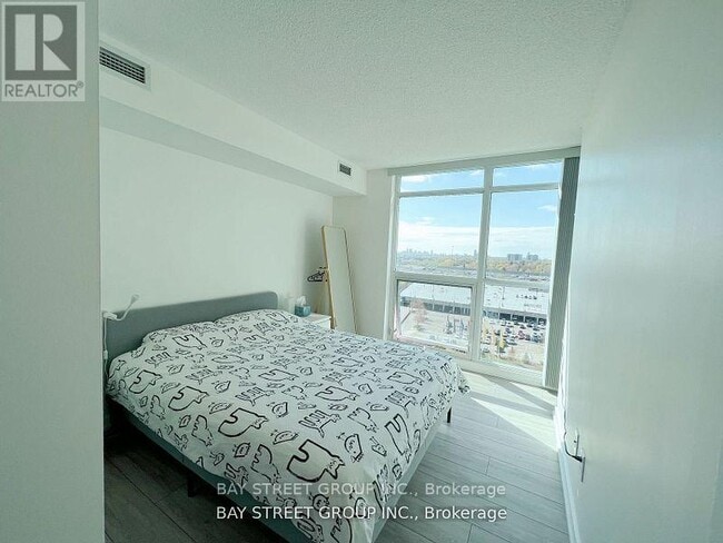 Building Photo - 33 Singer Ct