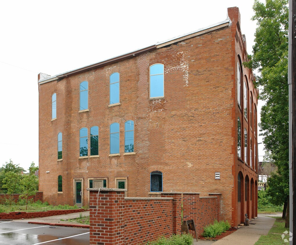 Building Photo - 1956 Feronia Ave