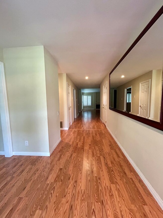 Building Photo - 55+ Casta Del Sol Single level 3bed/2bath ...