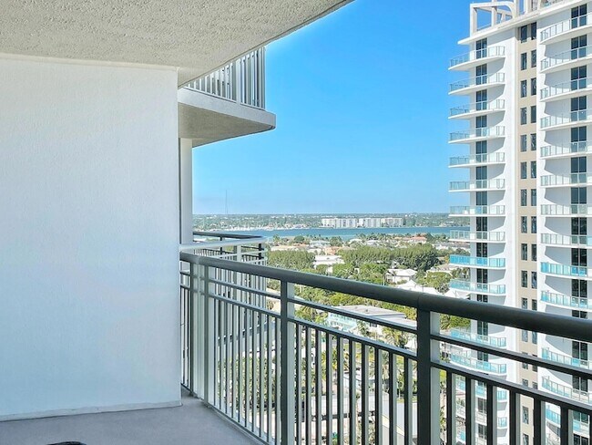 Foto del edificio - 3000 N Ocean Dr