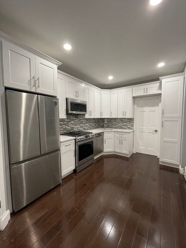 Foto principal - 552 46th St