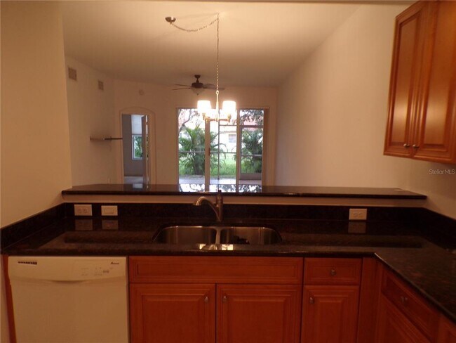 Building Photo - 240 West End Dr