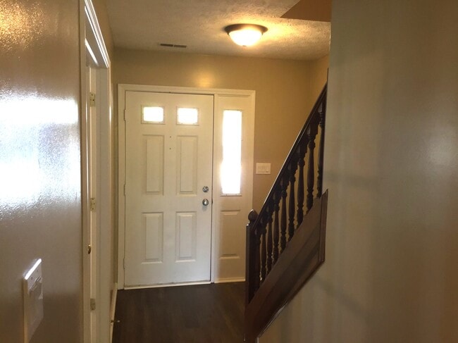Building Photo - 127 Trails End