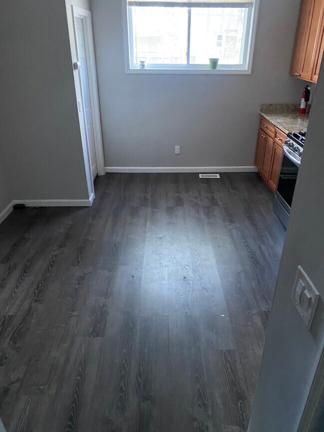 Waterproof, stain proof new floors through out unit - 31 Homestead Park