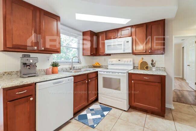 Foto del edificio - 4143 Oakfield Ave