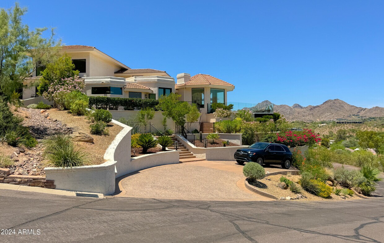 Primary Photo - 5655 Camelback Canyon Dr