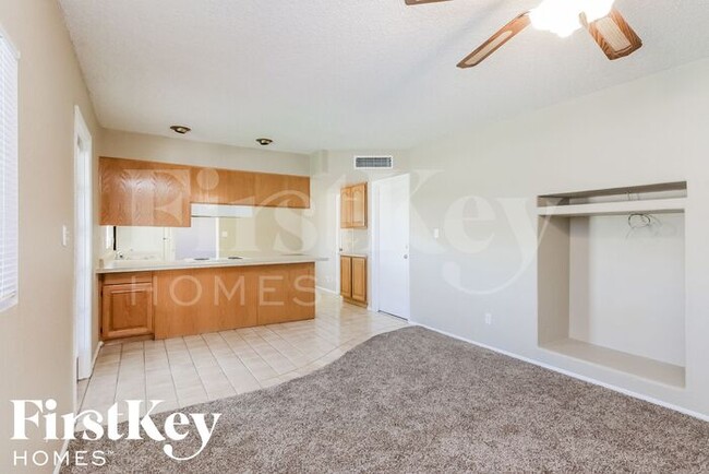 Building Photo - 5106 S Rockford Dr