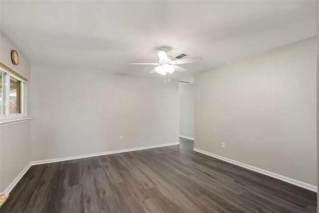 Foto del edificio - 2210 Chestnut Ln