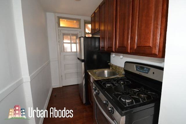 Building Photo - 528 W Surf St