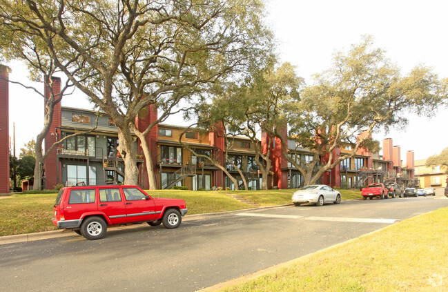 Primary Photo - The Talisman Apartments