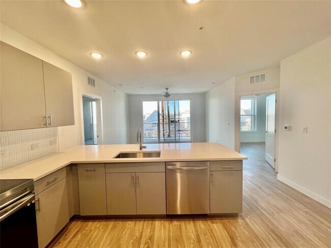 Foto del edificio - 4801 Springdale Rd