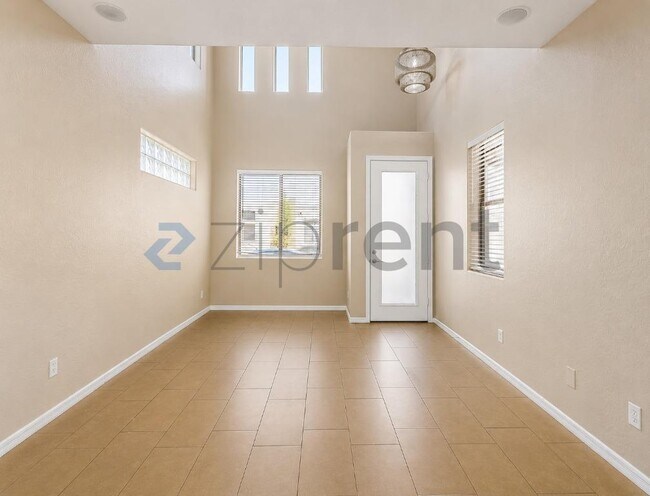 Building Photo - Unit 128