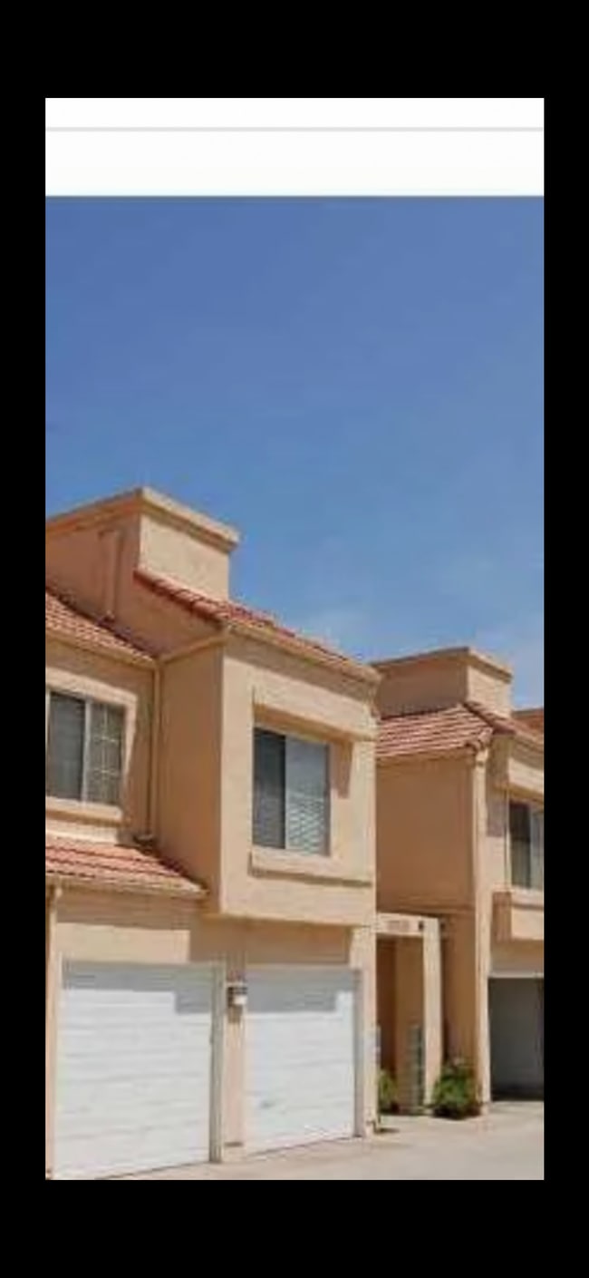 Building Photo - 12058 Calle De Montana