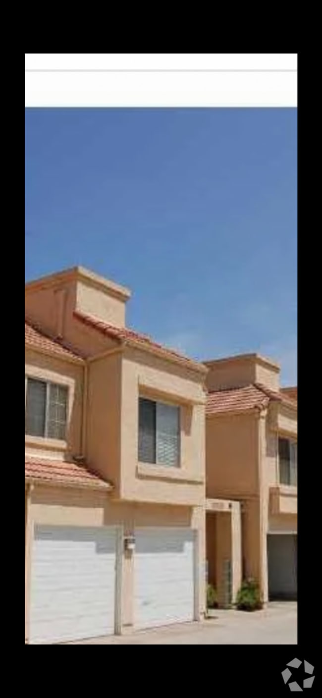 Building Photo - 12058 Calle De Montana