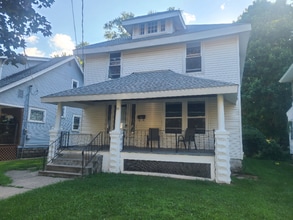 Building Photo - 35 Richards Ave NW