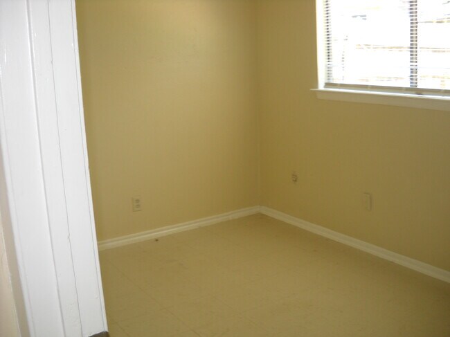 Building Photo - 5907 Mission Sunrise