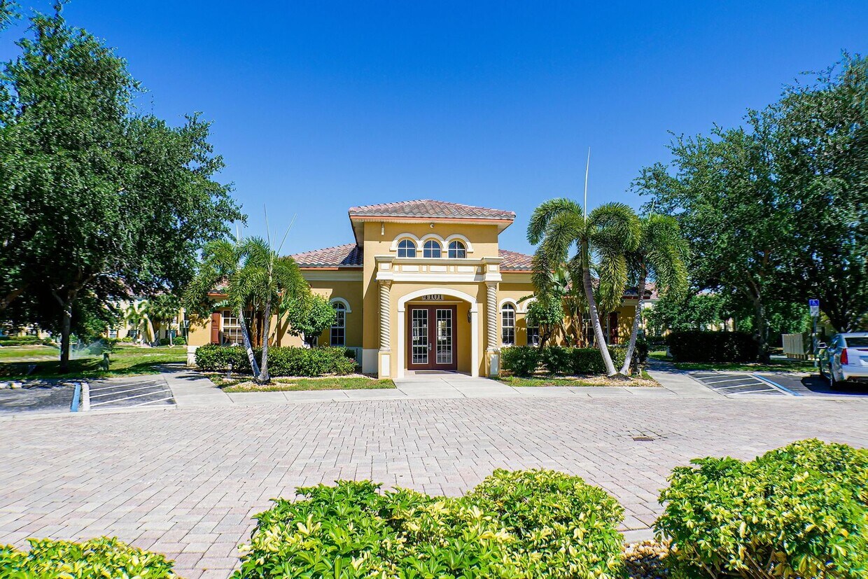 Primary Photo - Well maintained 2 bed 2 bath Condo in the ...