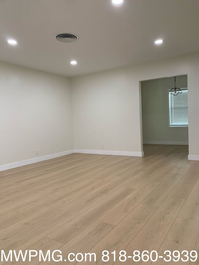 Foto del edificio - This Beautiful Home is Available NOW for L...