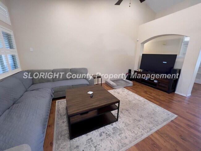 Building Photo - AVAILABLE MAY - 3 Bedroom / 2 Bathroom Paso Robles Home