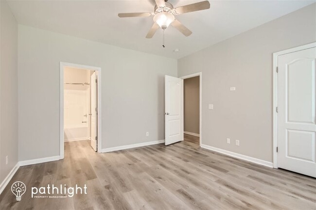 Building Photo - 4006 New London Ct